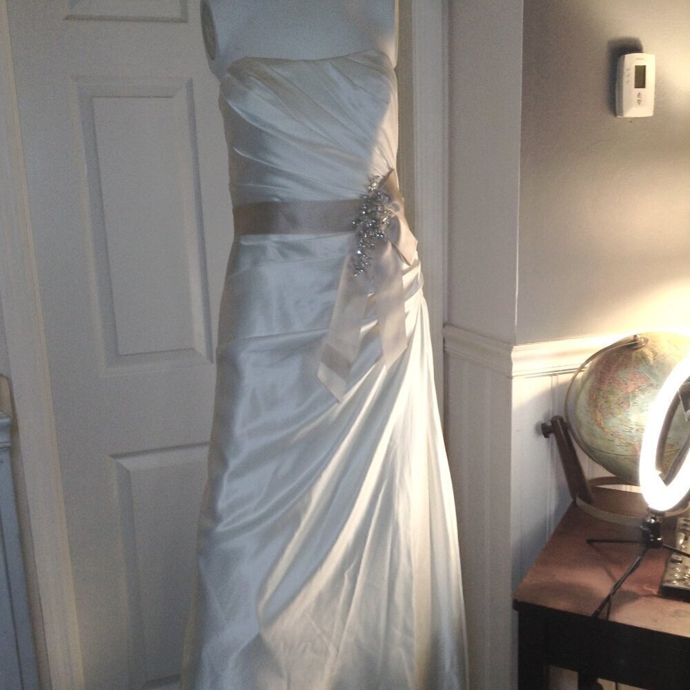 David's Bridal "8" Strapless Wedding Gown; Satin, Traditional Chic, Quiet Luxury